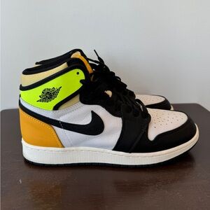 Nike Air Jordan 1 Retro High OG Volt Gold